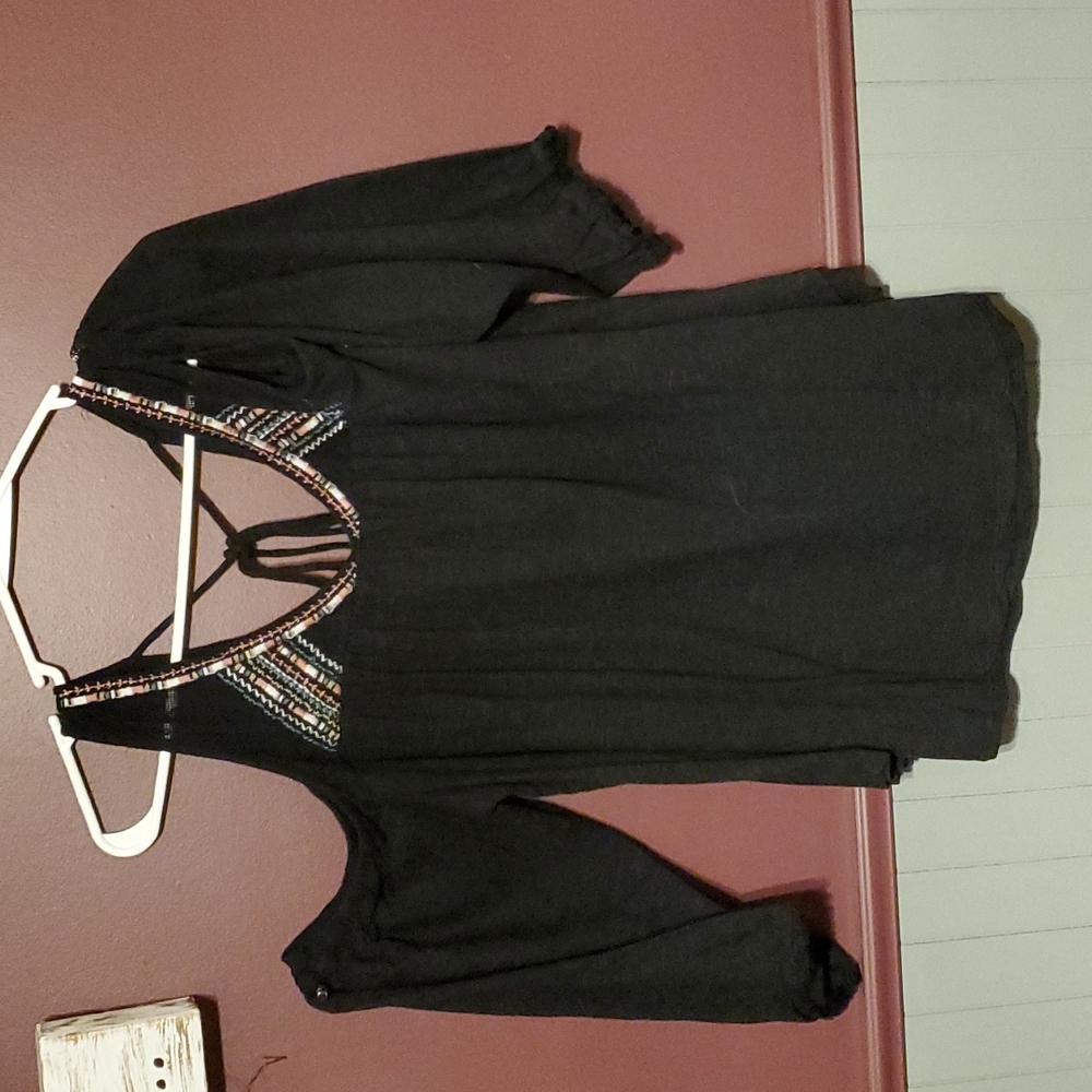 Cute black top with mauve and teal detailing
